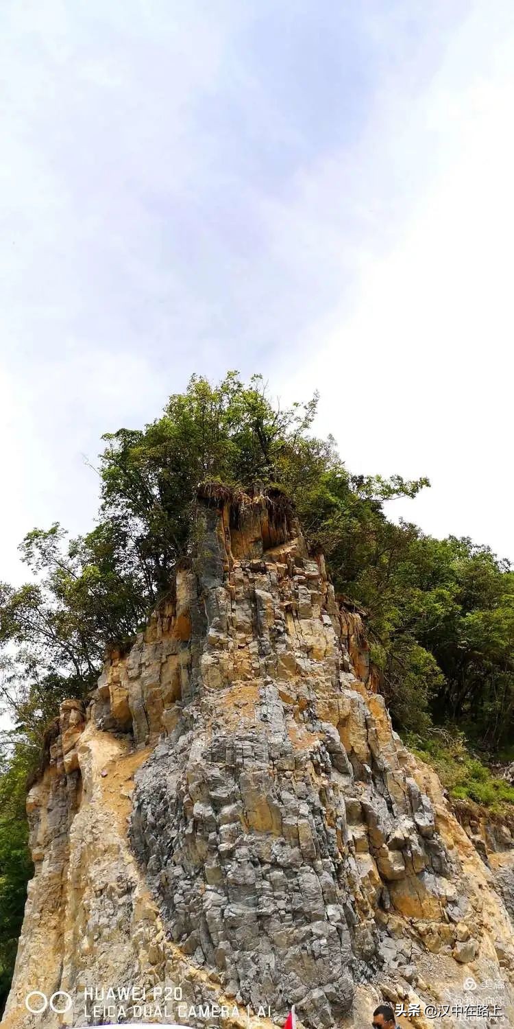 汉中圈子崖天坑,汉中镇巴圈子崖天坑旅游攻略