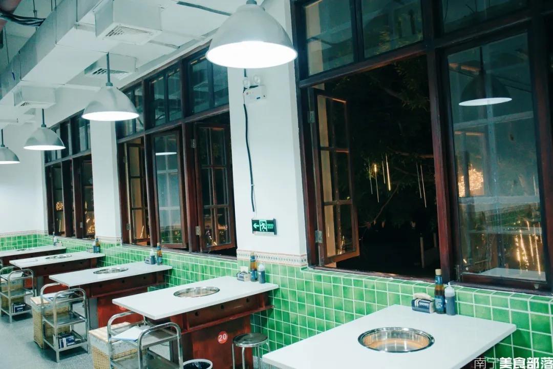 南宁三街两巷排队到深夜的火锅,排队王串串香火锅