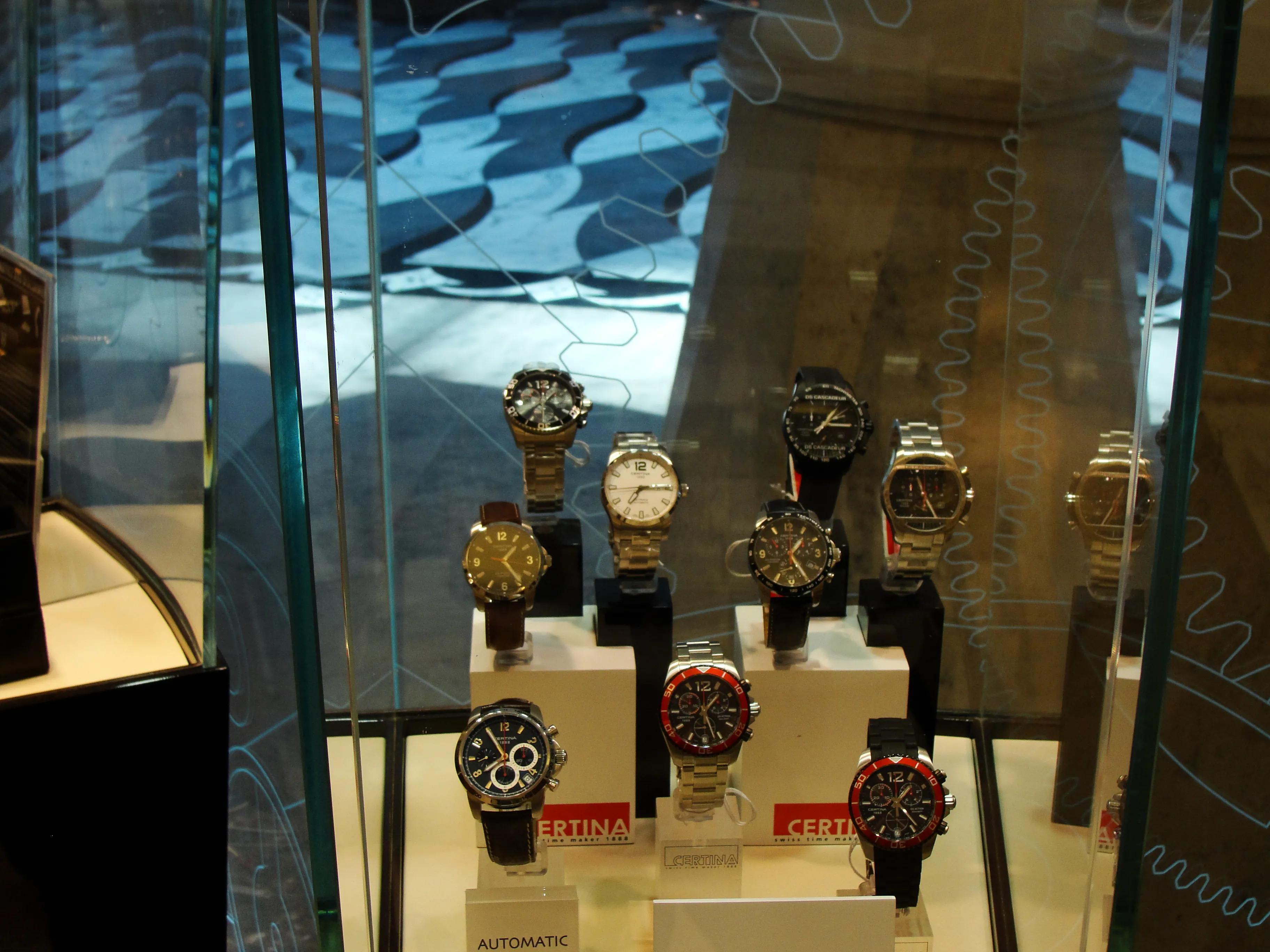 作为奢华代名词的迪拜,迪拜与香港对比