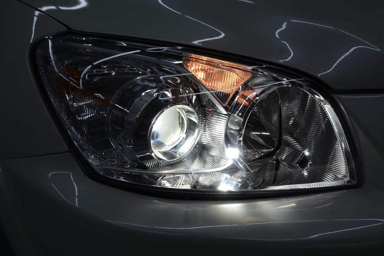 车灯升级氙气灯好还是led灯效果好,车灯加装透镜用氙气灯还是led