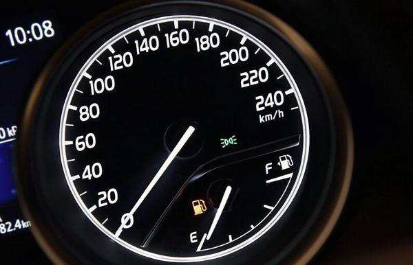 凯美瑞发动机正常跑不快,凯美瑞发动机转速不到7百转