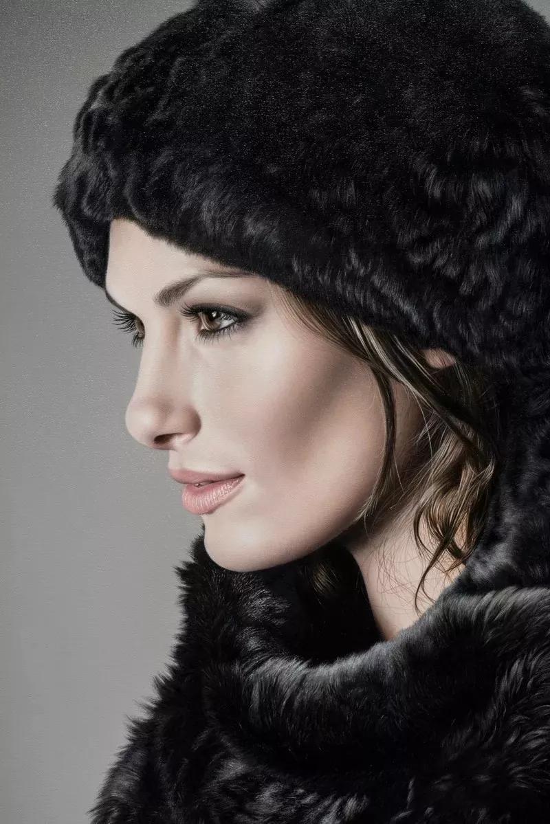 她画的人物栩栩如生用英文怎么说,她画的人物栩栩如生