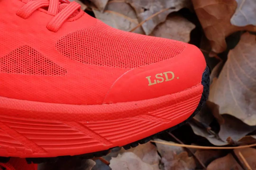 长距离跑步首选,为你的跑步增色:R2赤道LSD跑鞋评测