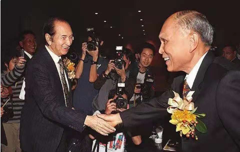 霍英东顶风“*私走**”，周恩来赞他患难之交，何鸿燊称其“不要命”