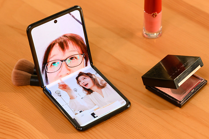 三星GalaxyZFlip评测：吸引目光的不止折叠