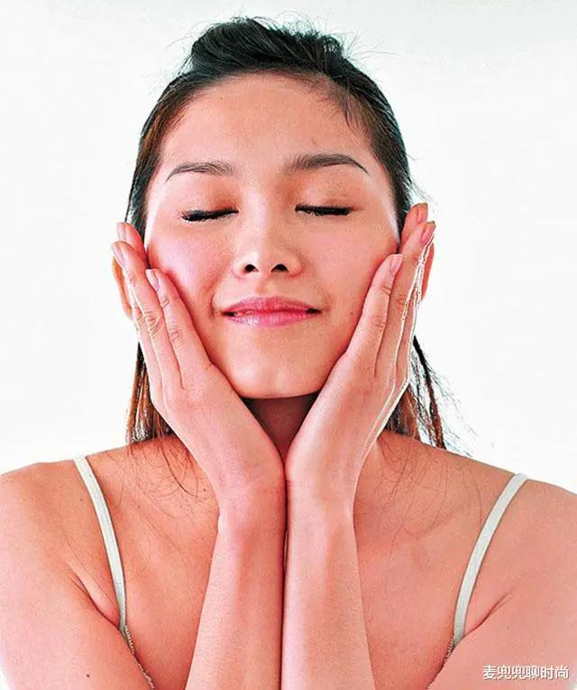 女生敷完面膜要洗脸吗,女生敷面膜后涂郁美净