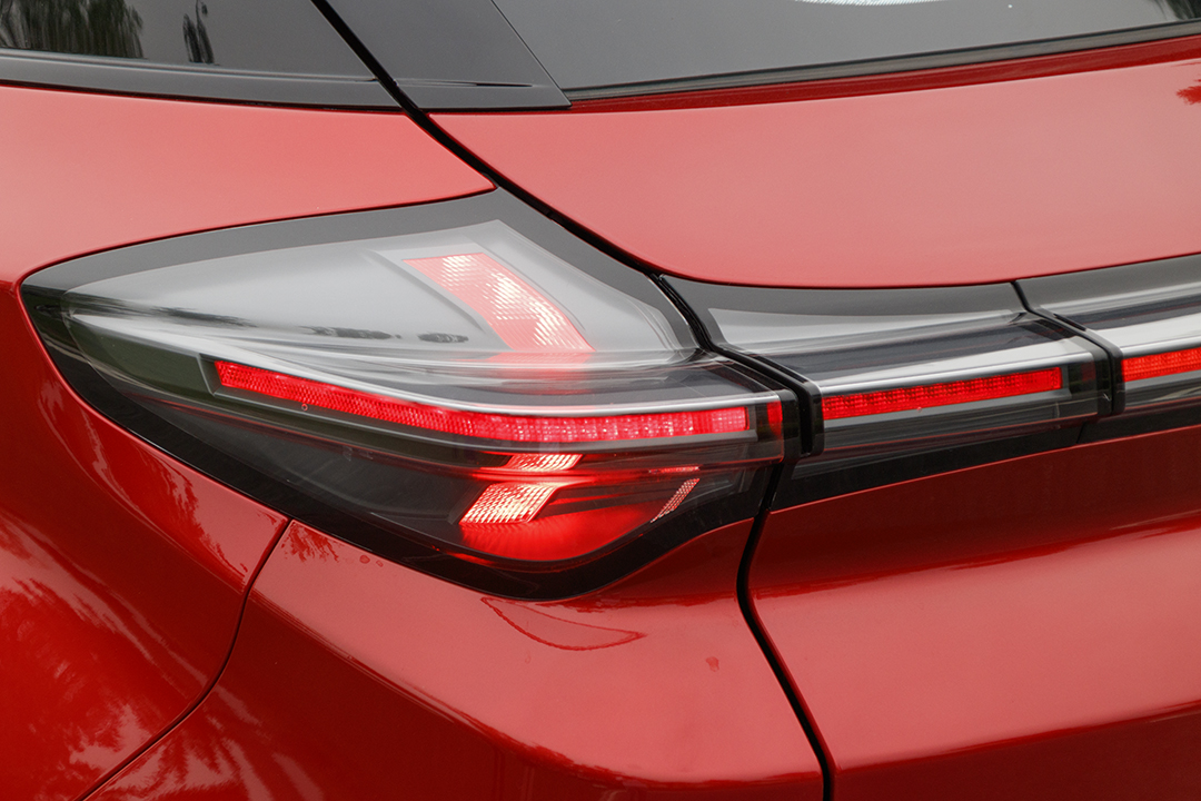 哪吒u新能源汽车推荐2021驾驭版,透明a柱的车