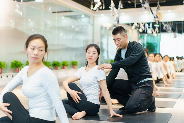 单色瑜伽教练培训西安,西安市瑜之境瑜伽教练培训学院