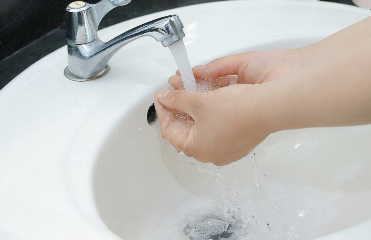 抽完烟满屋烟味，家人嫌弃怎么破？这个小妙招，早学会早受益