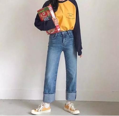 经典低帮帆布鞋日常穿搭,帆布鞋的穿搭技巧和潮流造型分享