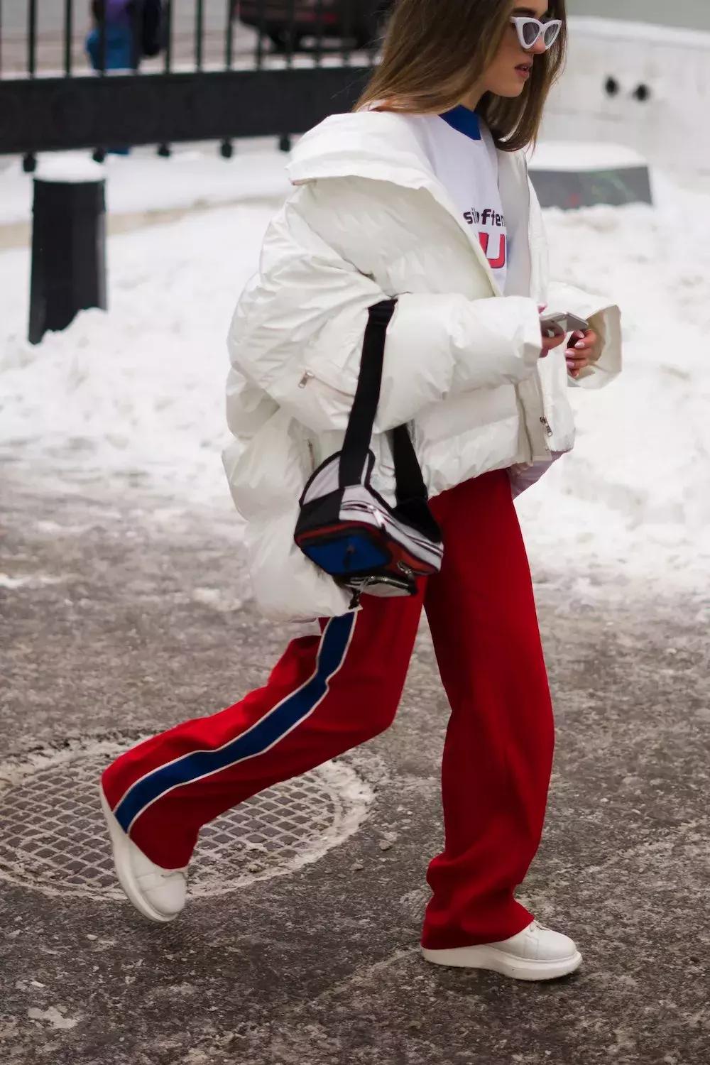冬天羽绒服内搭怎么穿保暖又时尚,衣柜放久的羽绒服和外套
