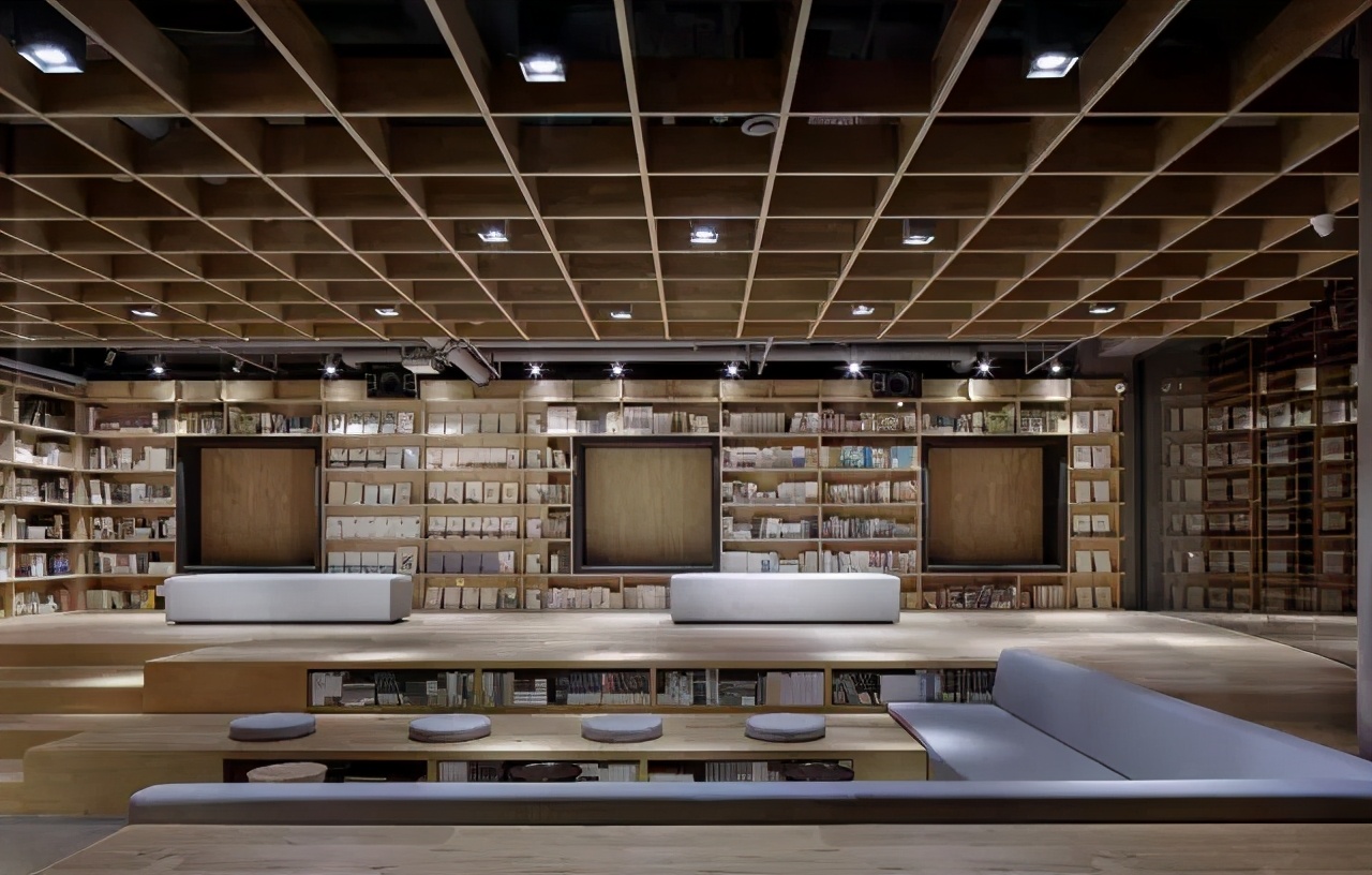 产品只看不买多“白嫖”，却一直没倒闭：揭秘新华书店的隐藏实力