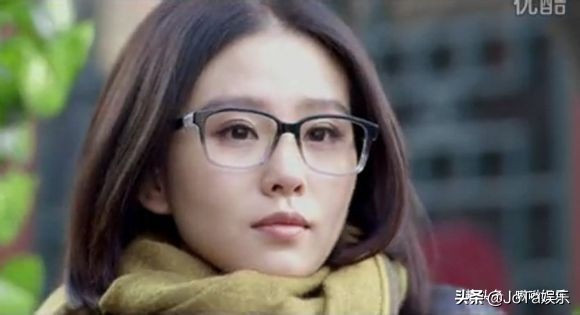 郑爽、刘诗诗、迪丽热巴等女星戴眼镜——这就是明星跟素人的差别