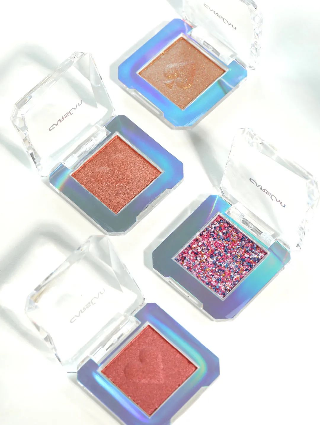 卡姿兰x必胜客的“下午茶”主题彩妆包装,梦回爱丽丝