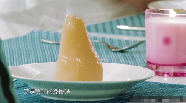 中餐厅秦海璐帮仝卓处理伤口,中餐厅秦海璐哭哪一集