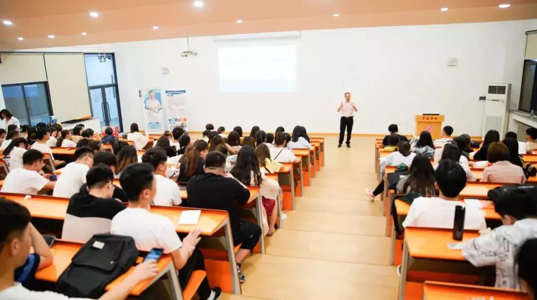 就业季专家来解惑—物通网董事长为物流专业大学生带来满满干货