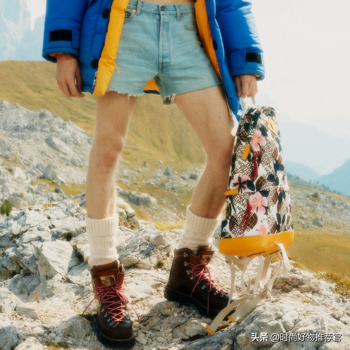 阿迪和gucci联名款包包复古风图片,gucci新包logo会有贴膜