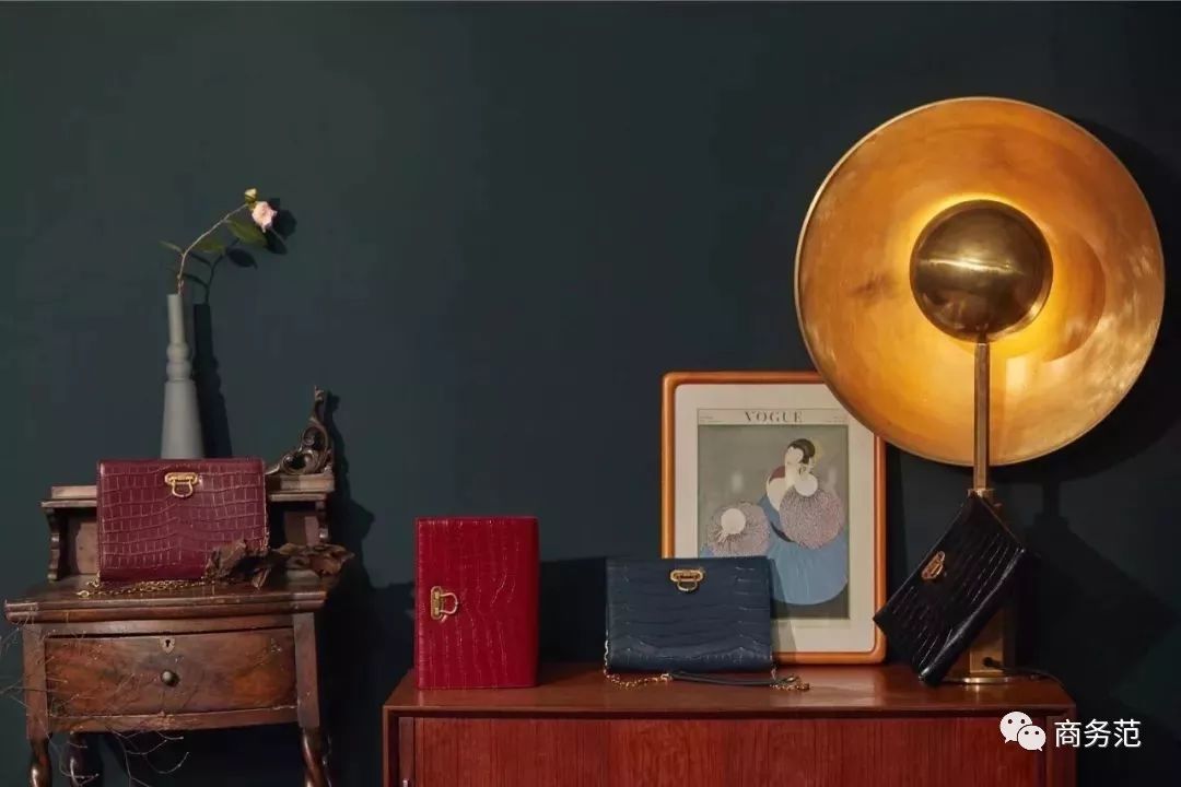 鼠年的女人买什么色的包包好,大牌鼠年限量款包包