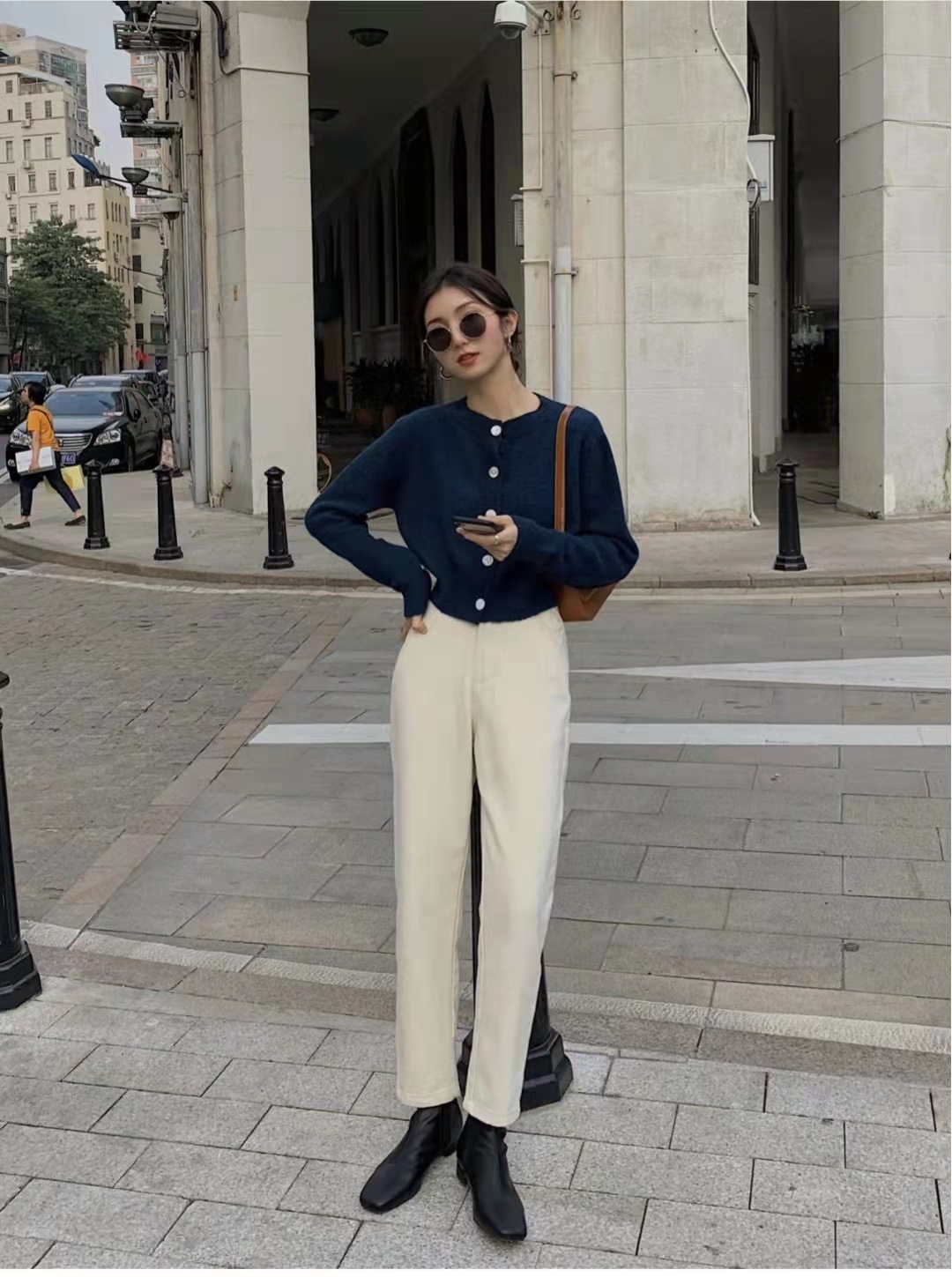 男士藏蓝色休闲西裤子配什么上衣,藏蓝色西装裤子配什么颜色上衣