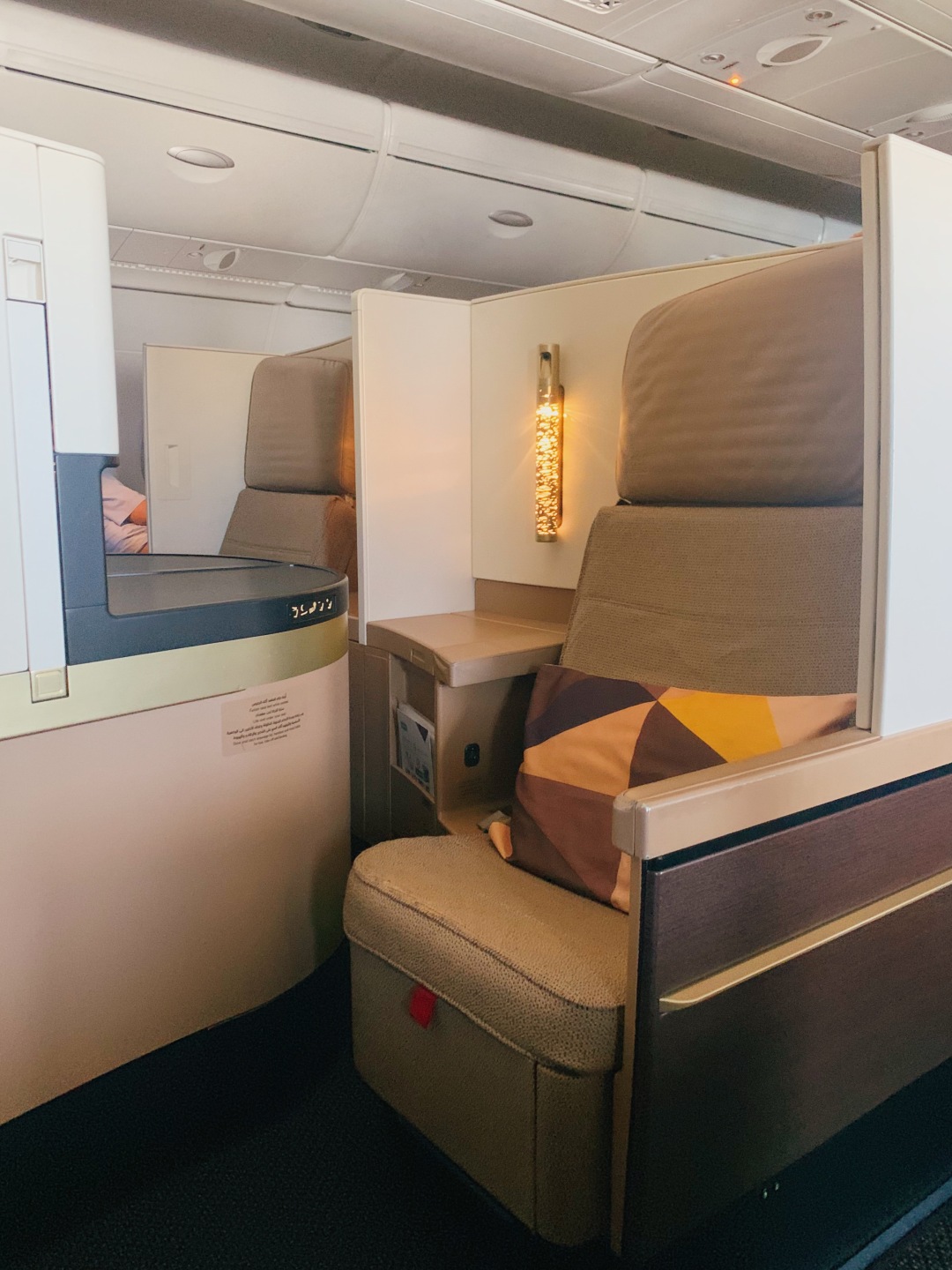 阿提哈德航空a380商务舱,阿提哈德a380头等舱体验