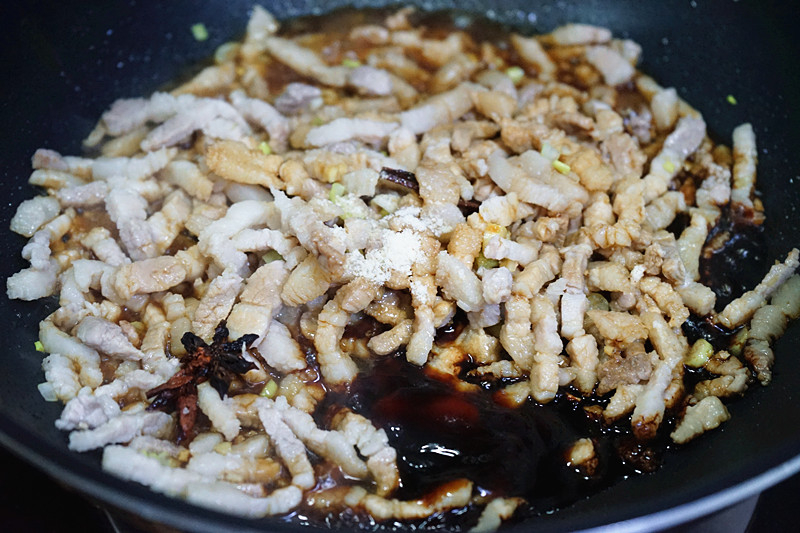 迎头伏学面食,这道全民大爱的酱肉包,配料调味都讲究,一看就会