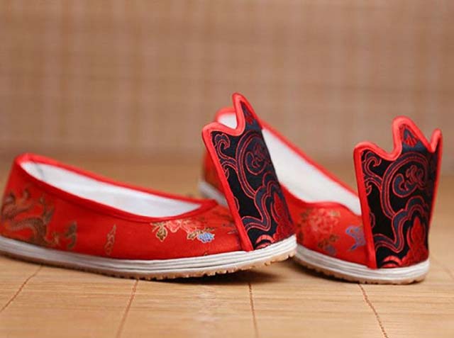 古人的鞋子为何鞋尖上翘,古人的鞋子鞋尖为什么上翘