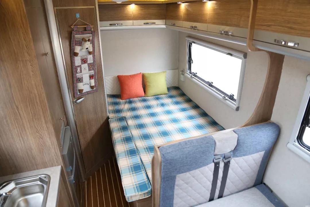 依维柯新宝迪房车,捷夫拖挂房车