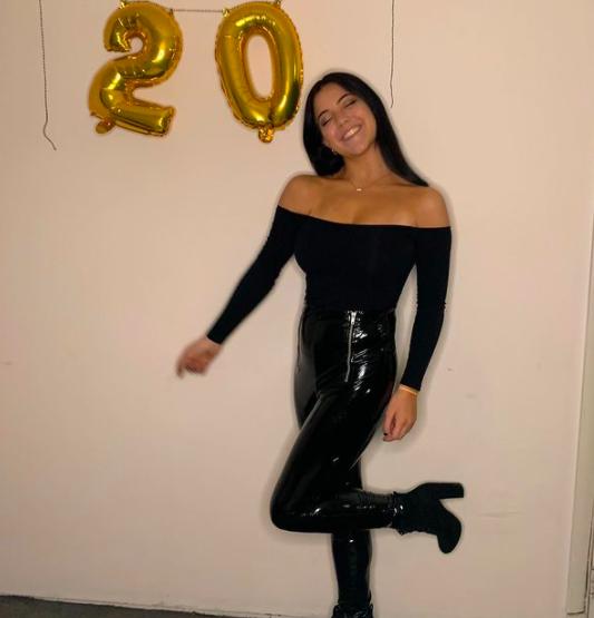 18岁女孩每隔十天又流血,18岁女孩一个月月经来二次