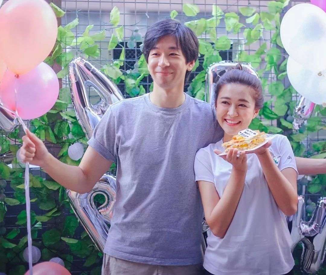 26岁女星江嘉敏拔牙后药物过敏，导致全身瘙痒，腿上长满小疙瘩