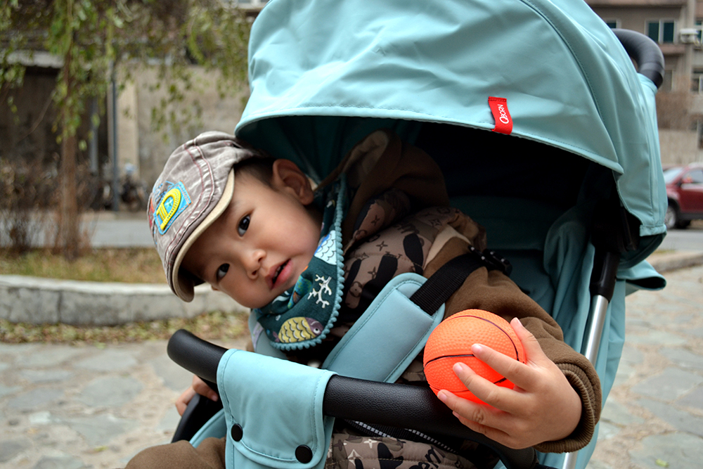 婴儿车推荐可坐轻便遛娃神器,可坐可躺一键折叠婴儿车怎么用