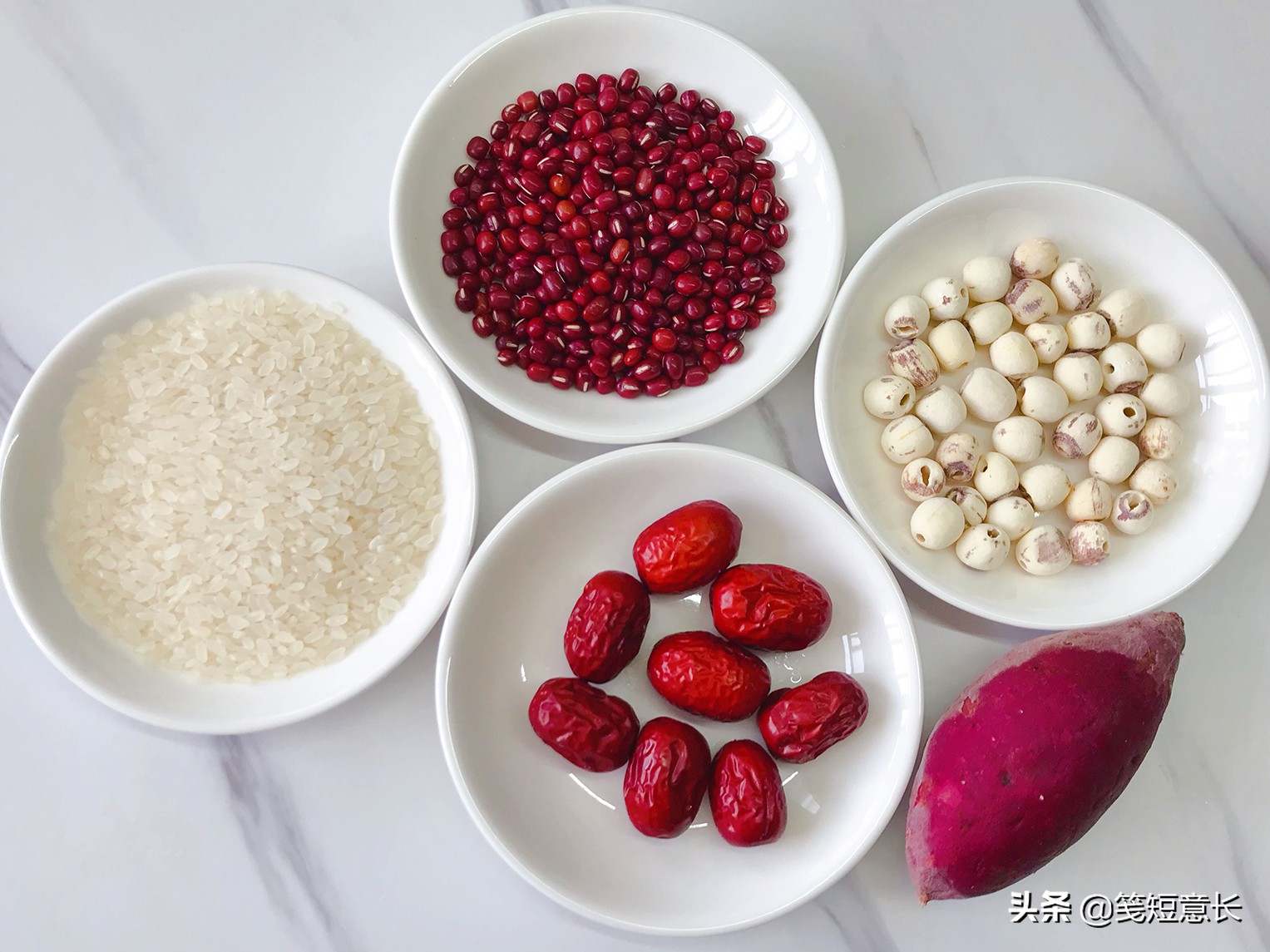 紫薯下锅成墨绿色了,紫薯煮了以后汤怎么变成绿色