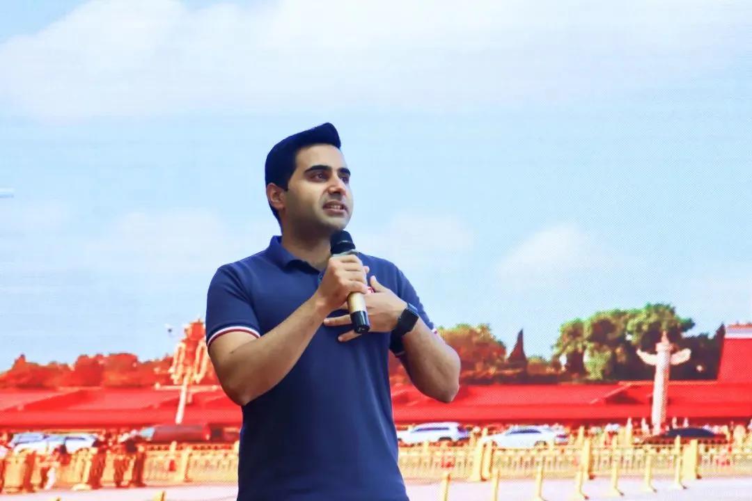 力迈特色！今天，为给力的外教团队点赞