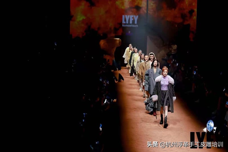 衣服配饰胸针高级感,高级定制时装发布会视频