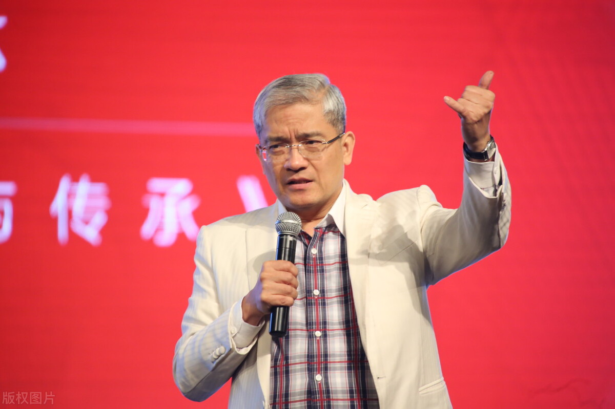 金口玉言的郎监管、私生活混乱的教授,*咸平郎**一手好牌打烂并不冤