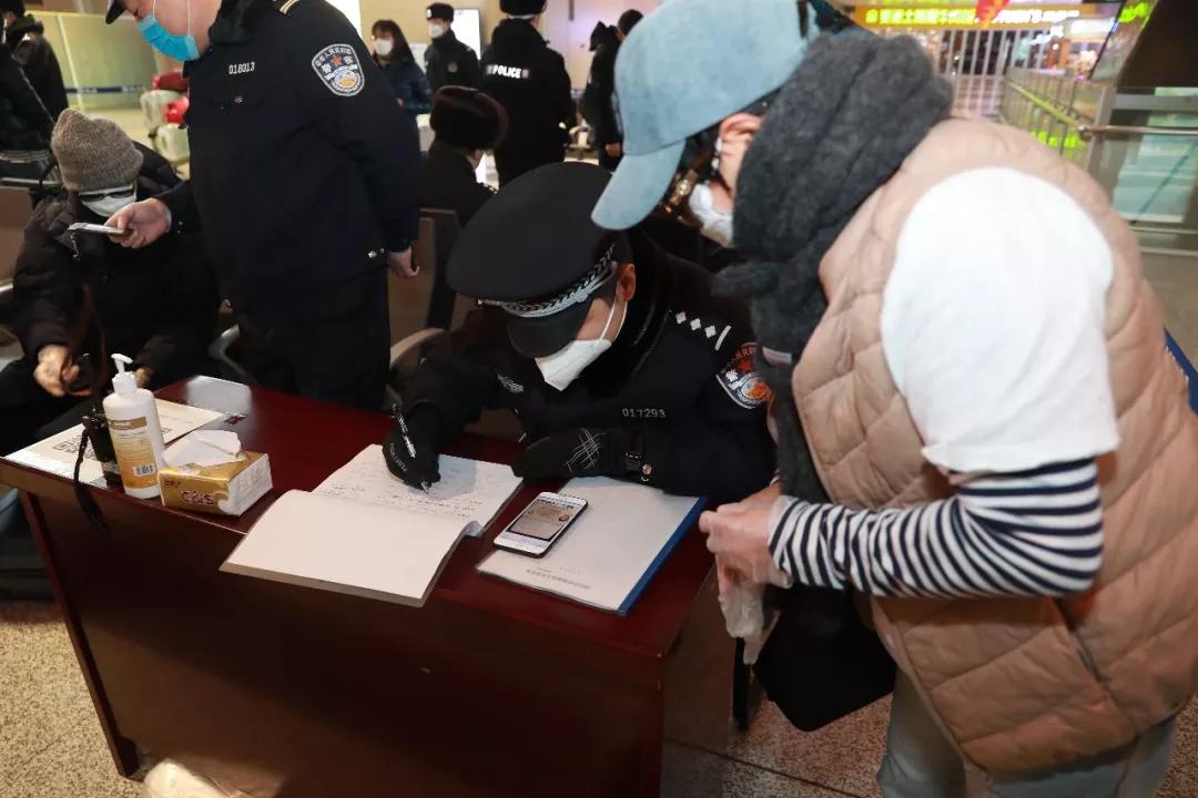 确保行有踪、住有影——哈市警方全面启动太平国际机场旅客转送行动