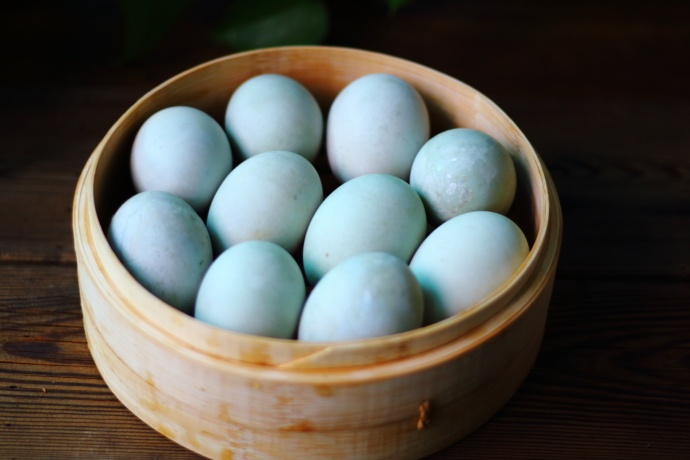 怎么腌鸭蛋又出油又起沙又好吃呢,腌鸭蛋又沙又出油的方法