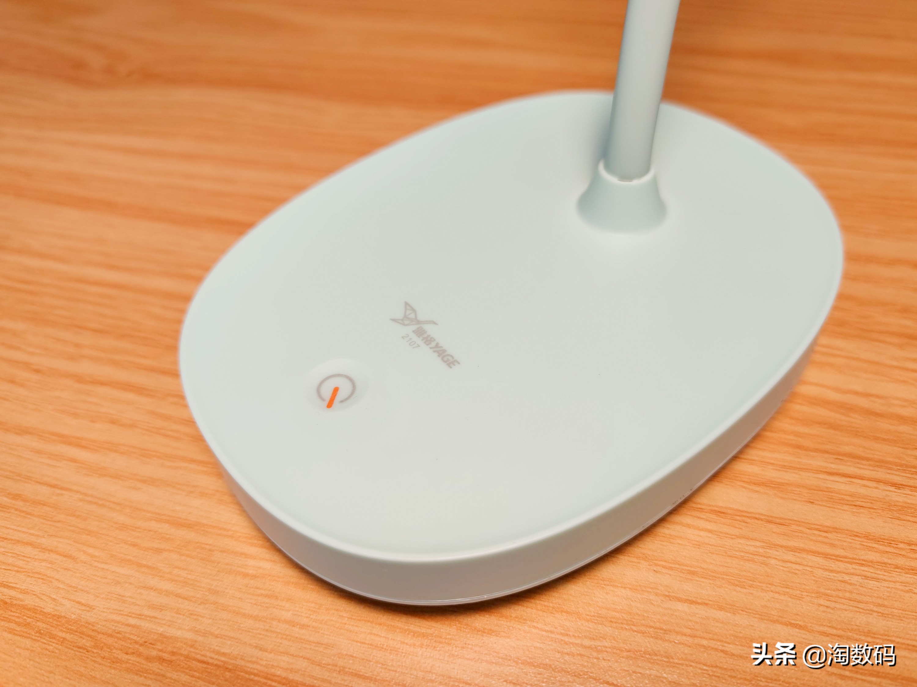 消费降级：3色温无极调光，￥14块9充电式LED学习小台灯晒单简评