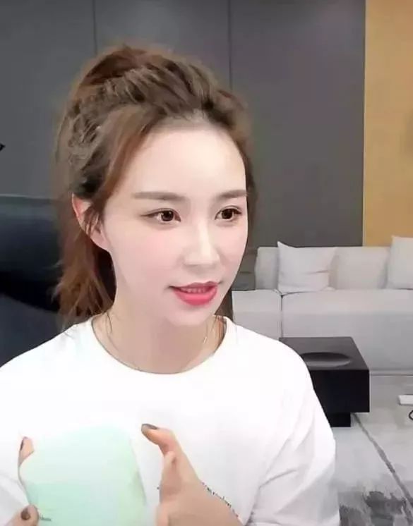 雪梨第一代网红,一文详解网红雪梨黑历史