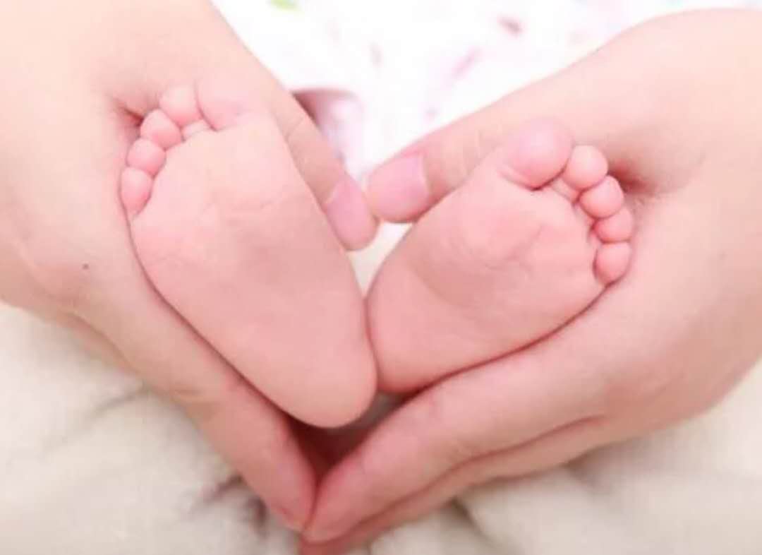 为什么孕妈打喷嚏娃老动,孕中期打喷嚏就漏尿怎么回事