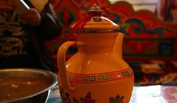 藏族同胞喝酒强悍还耿直！他们喝什么酒你见过吗？