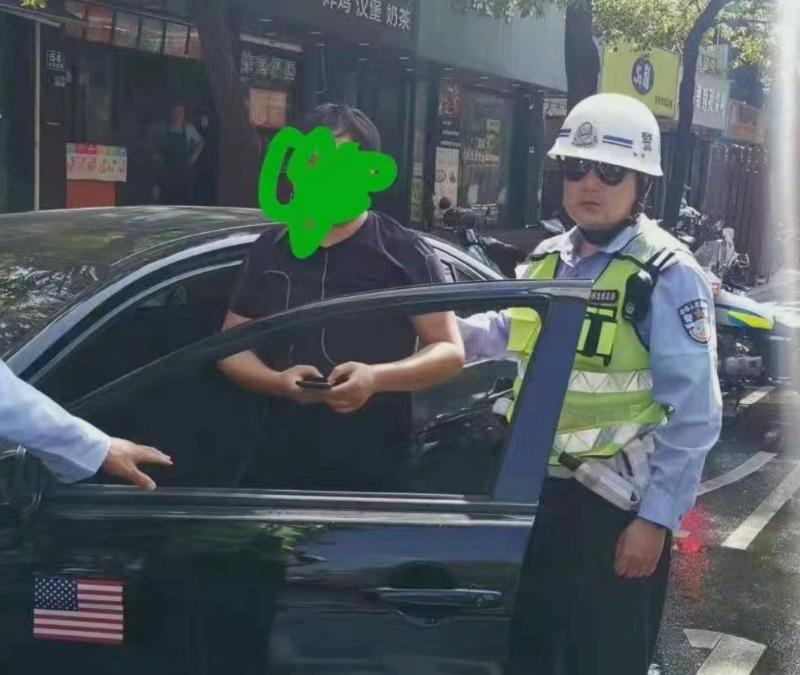 拘留15天!一私家车贴着“必胜日本731部队”招摇过市,警方通报