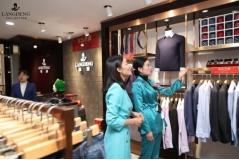 浪登不仅能3D“量体裁衣”还能定制皮鞋！浪登定制潍坊旗舰店开业