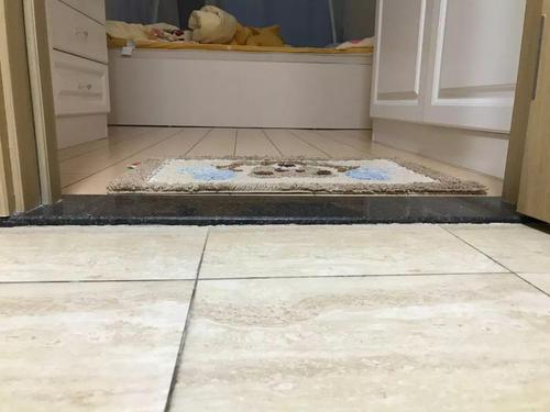 靠近卫生间墙面起皮怎么补救,卫生间地面防水起皮是怎么回事