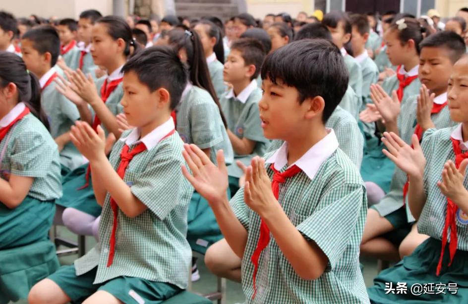 宝塔区关工委“腾飞中国、辉煌70年”爱国主义教育“五老”巡回宣讲活动走进励博小学