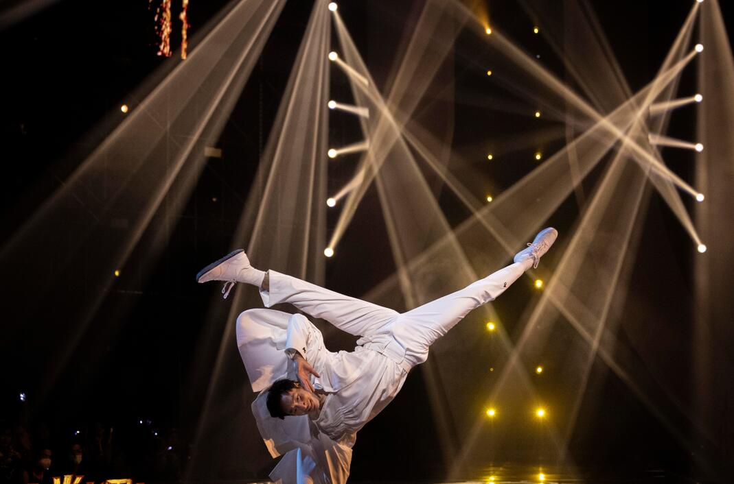 张卫健组追光吧,追光吧张卫健三个热搜