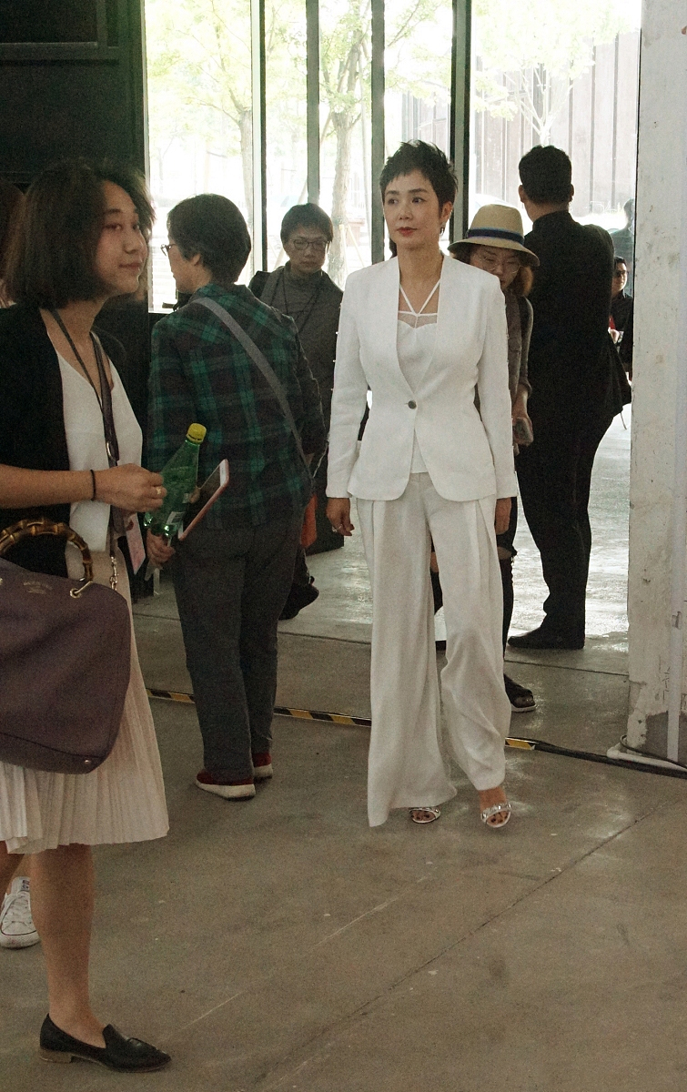 蒋雯丽短发西装图片,蒋雯丽黑色西装搭配