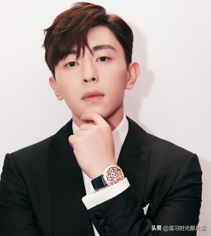 邓伦祝马思纯奶奶生日快乐，两人太有缘分