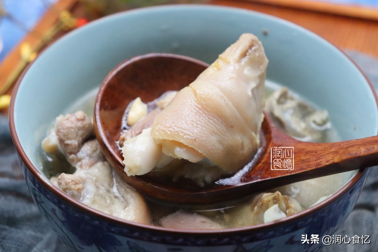 猪蹄炖黄豆怎么做才会奶白,黄豆炖猪蹄不加料酒
