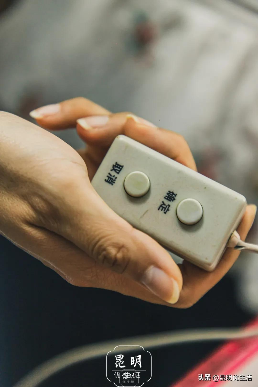 昆明最后一台大头贴机，藏着90后的绝版青春