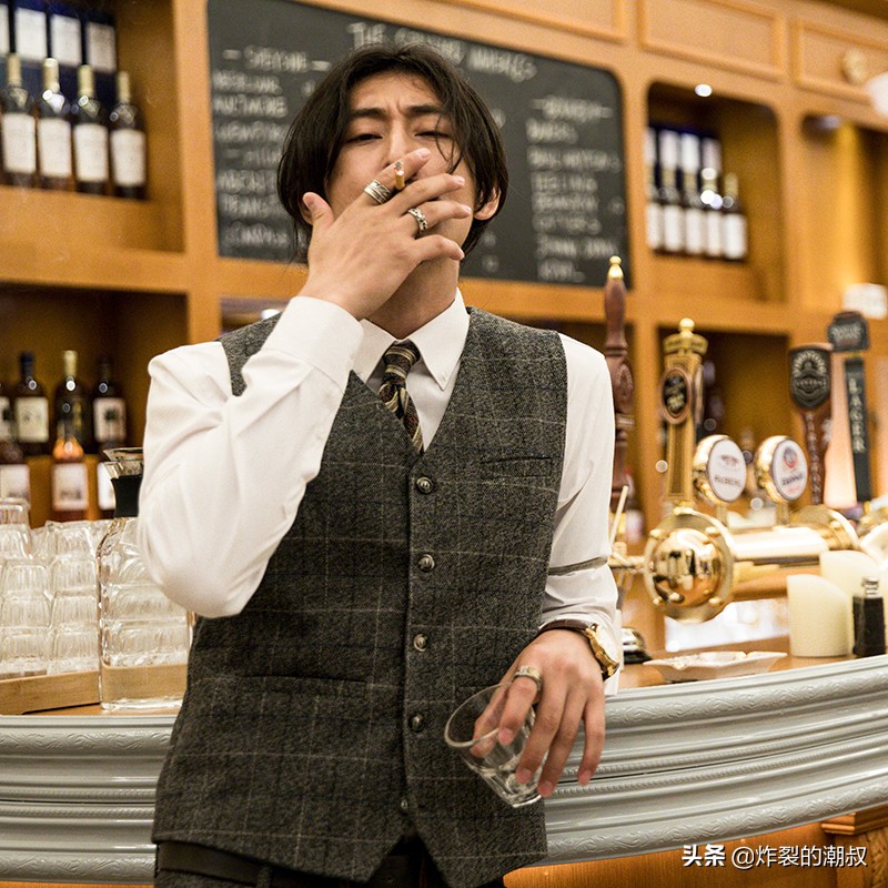 男人西服怎么选？一套复古西服能帅气一辈子